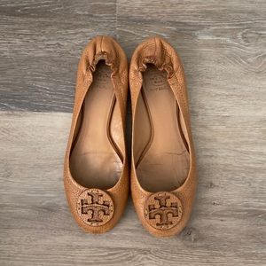 Tory Burch Reva Tan Pebbled Leather Flats Sz 8